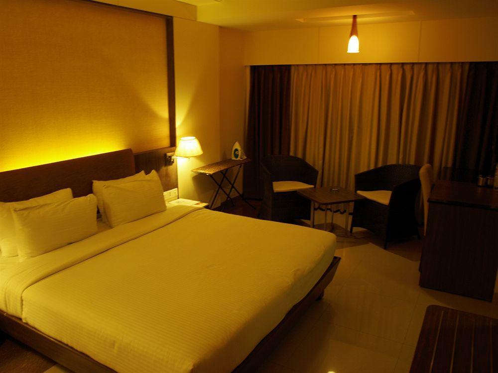 Kapila Business Hotel Пуна Экстерьер фото
