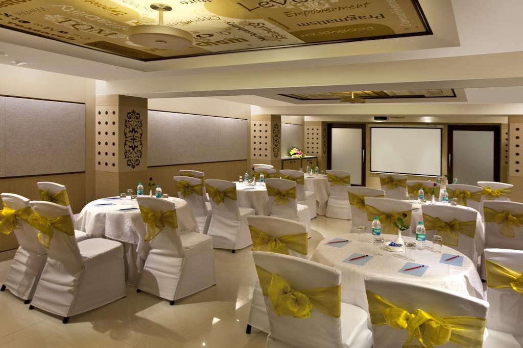 Kapila Business Hotel Пуна Экстерьер фото