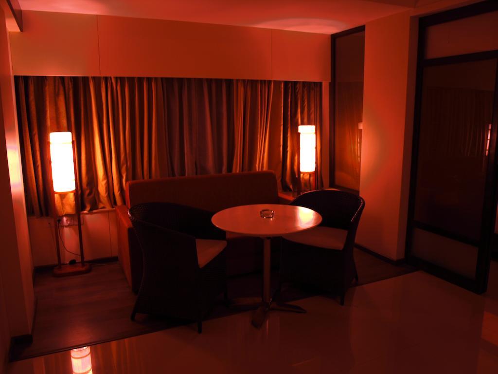 Kapila Business Hotel Пуна Экстерьер фото