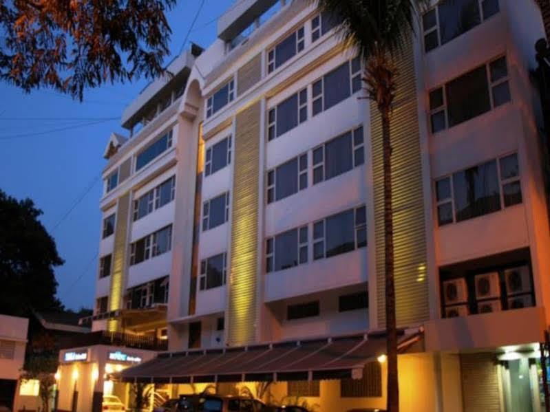 Kapila Business Hotel Пуна Экстерьер фото