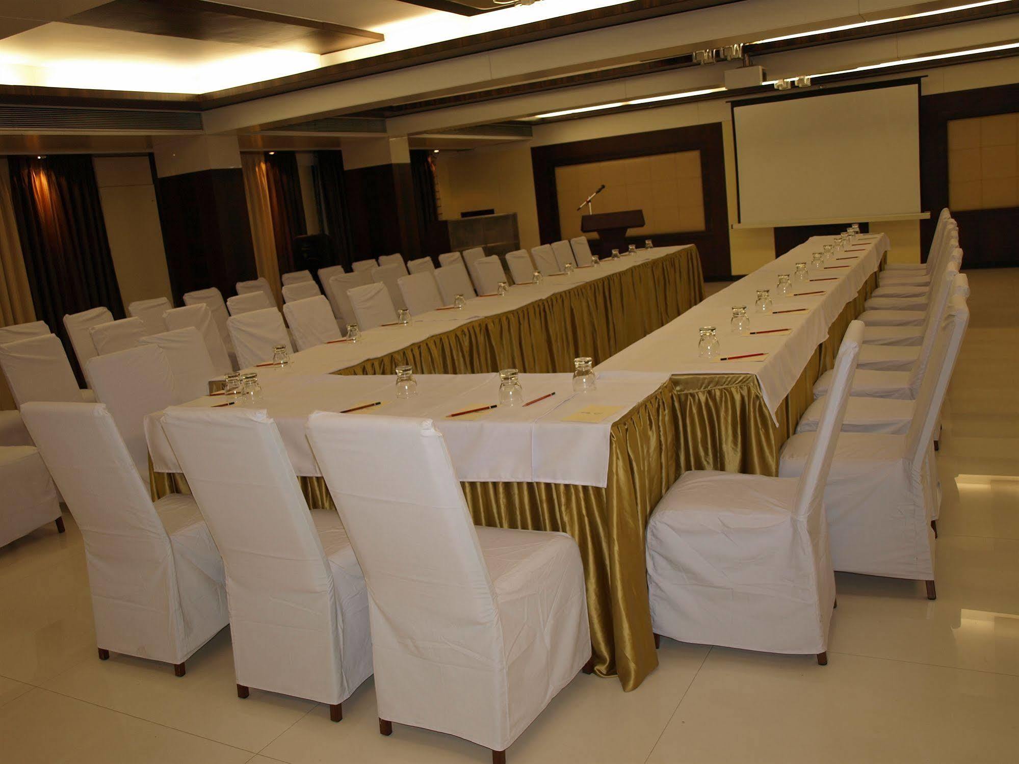 Kapila Business Hotel Пуна Экстерьер фото